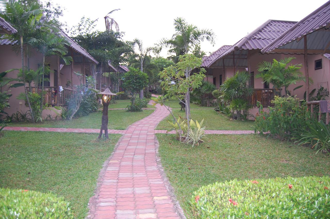 Bee Nat Garden Resort Bang Rak Beach  Bagian luar foto