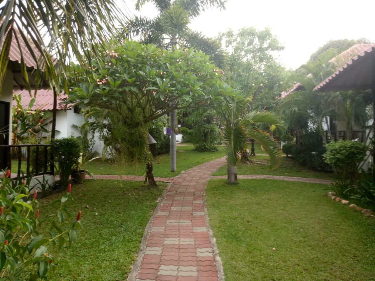 Bee Nat Garden Resort Bang Rak Beach  Bagian luar foto