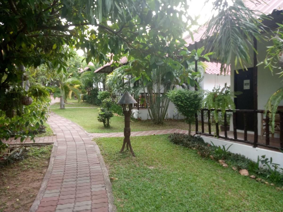 Bee Nat Garden Resort Bang Rak Beach  Bagian luar foto