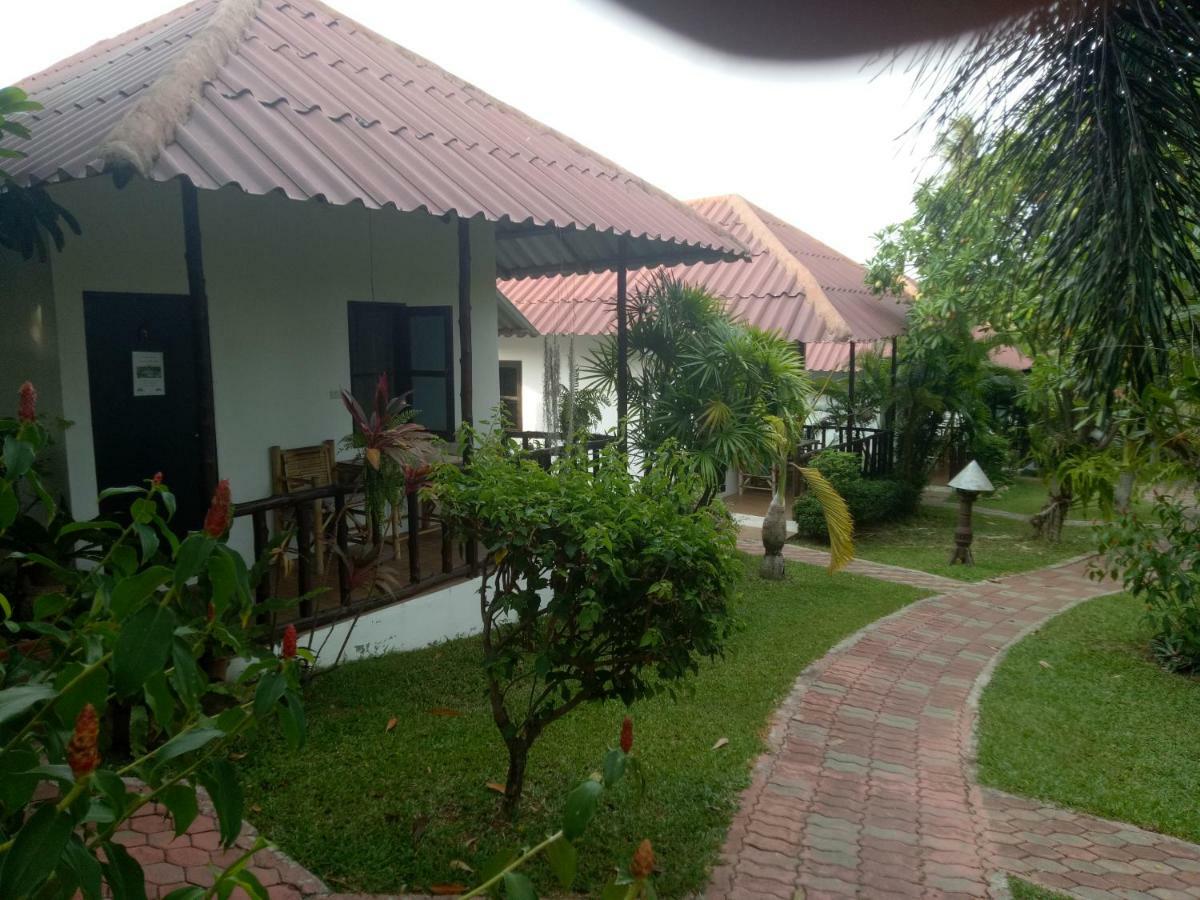 Bee Nat Garden Resort Bang Rak Beach  Bagian luar foto
