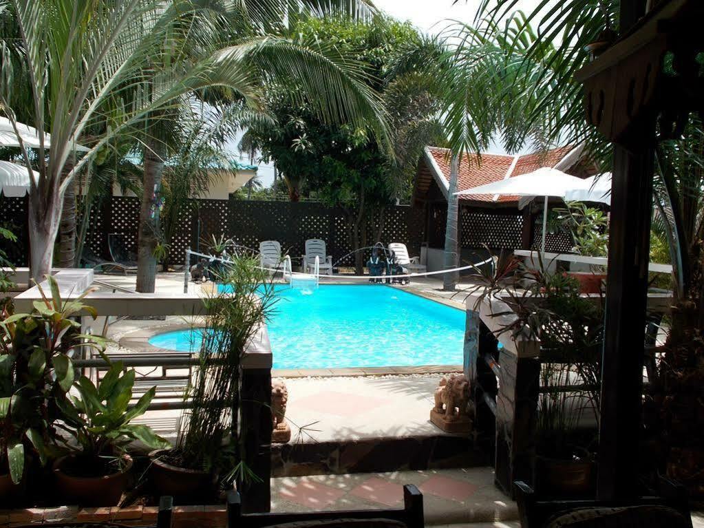 Bee Nat Garden Resort Bang Rak Beach  Bagian luar foto