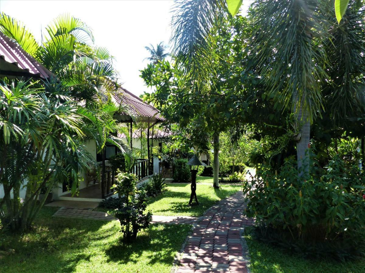 Bee Nat Garden Resort Bang Rak Beach  Bagian luar foto